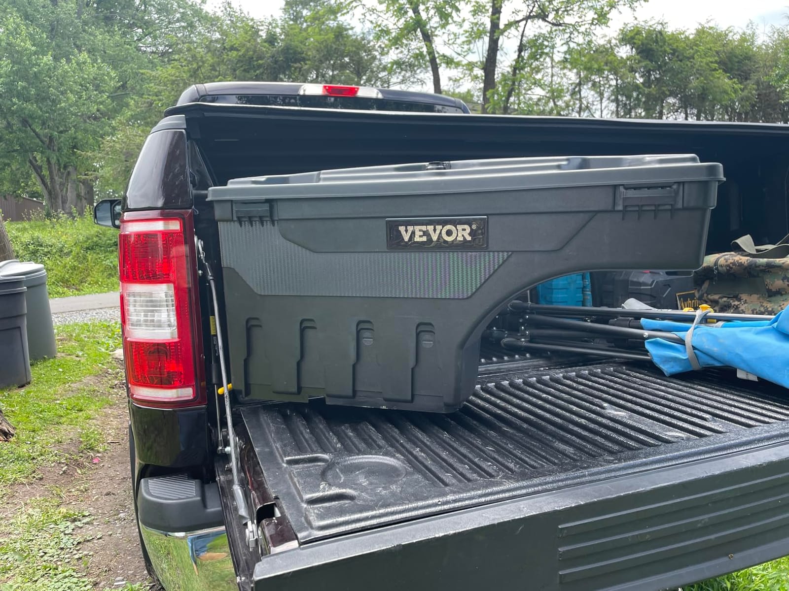 VEVOR Truck Bed Storage Box, Lockable with Password Padlock, 6.6 Gal/25 L ABS Wheel Well Tool Box, Waterproof and Durable, Compatible with Ford F-150 2015-2021, Drivers Side (Left) customer photo 2