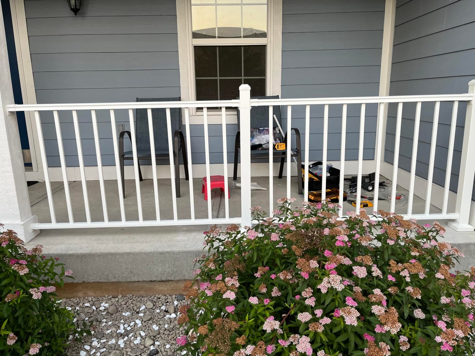 Egadis 36 in x 6 ft Modular Aluminum Porch and Deck Railing Kit, White customer photo 1