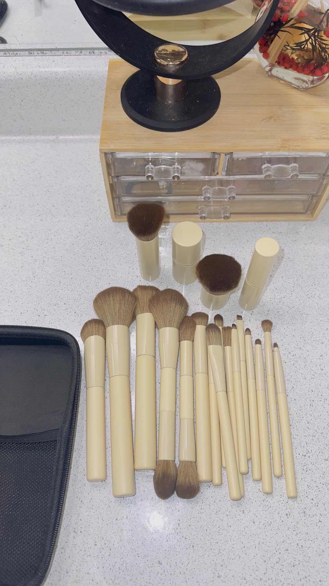 Professional Makeup Brush Set with Travel Case, 20 PCS Synthetic customer photo 1