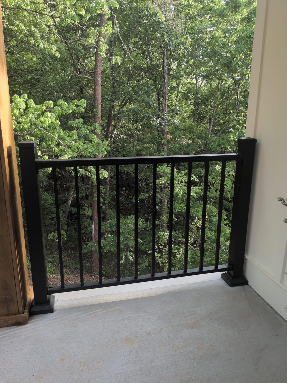 36 in. H x 6 ft. Heavy Duty BH Aluminum Straight Picket Railing, Porch and Deck Railing Kit Supports Up to 800 Lbs, IBC Compliant and Certified, AAMA2604 Powder Coating, Textured Black customer photo 1