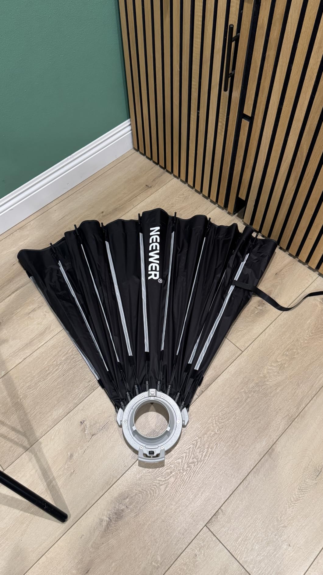 NEEWER Parabolic Softbox Kit, 23.6