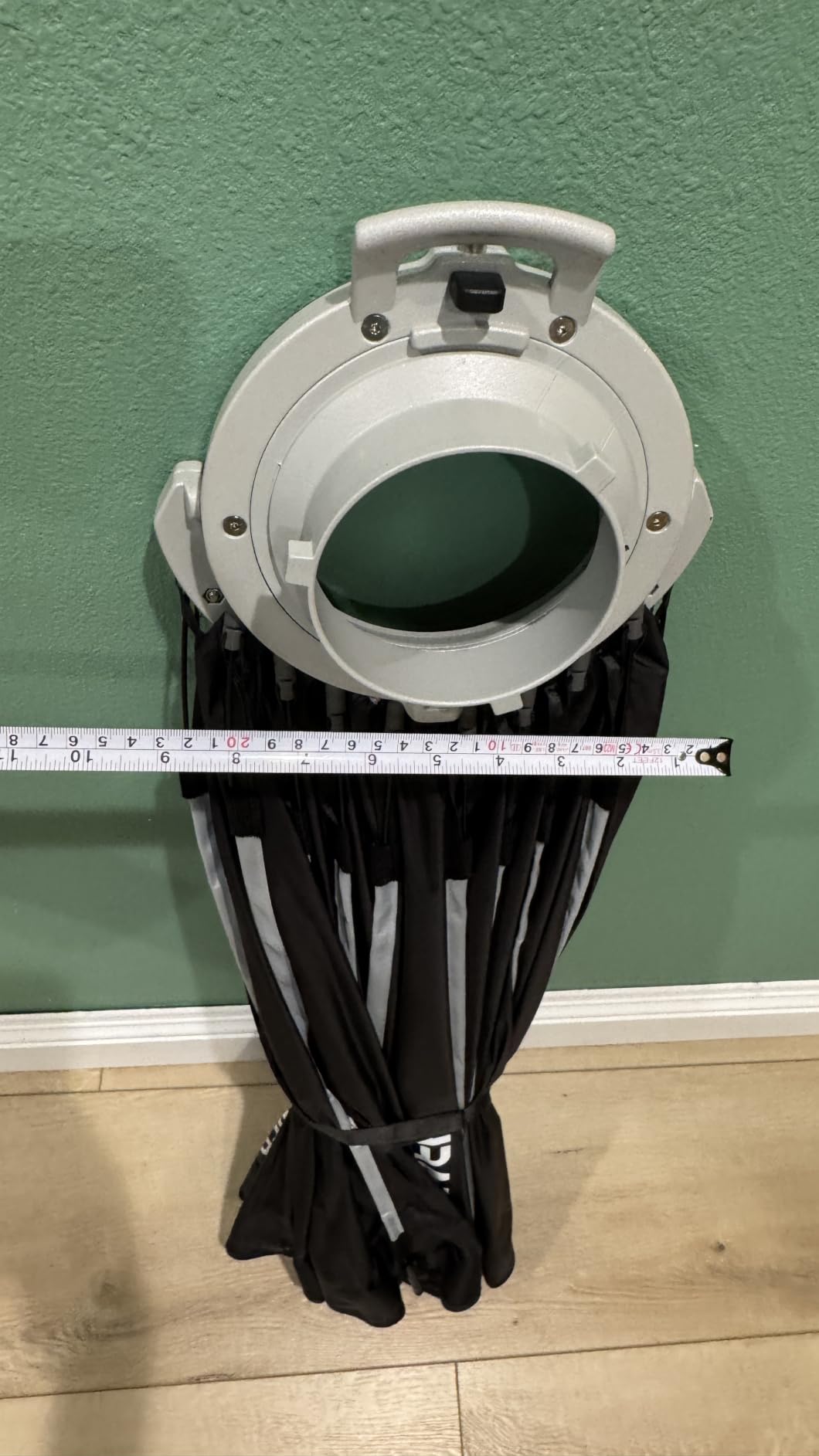 NEEWER Parabolic Softbox Kit, 35.4