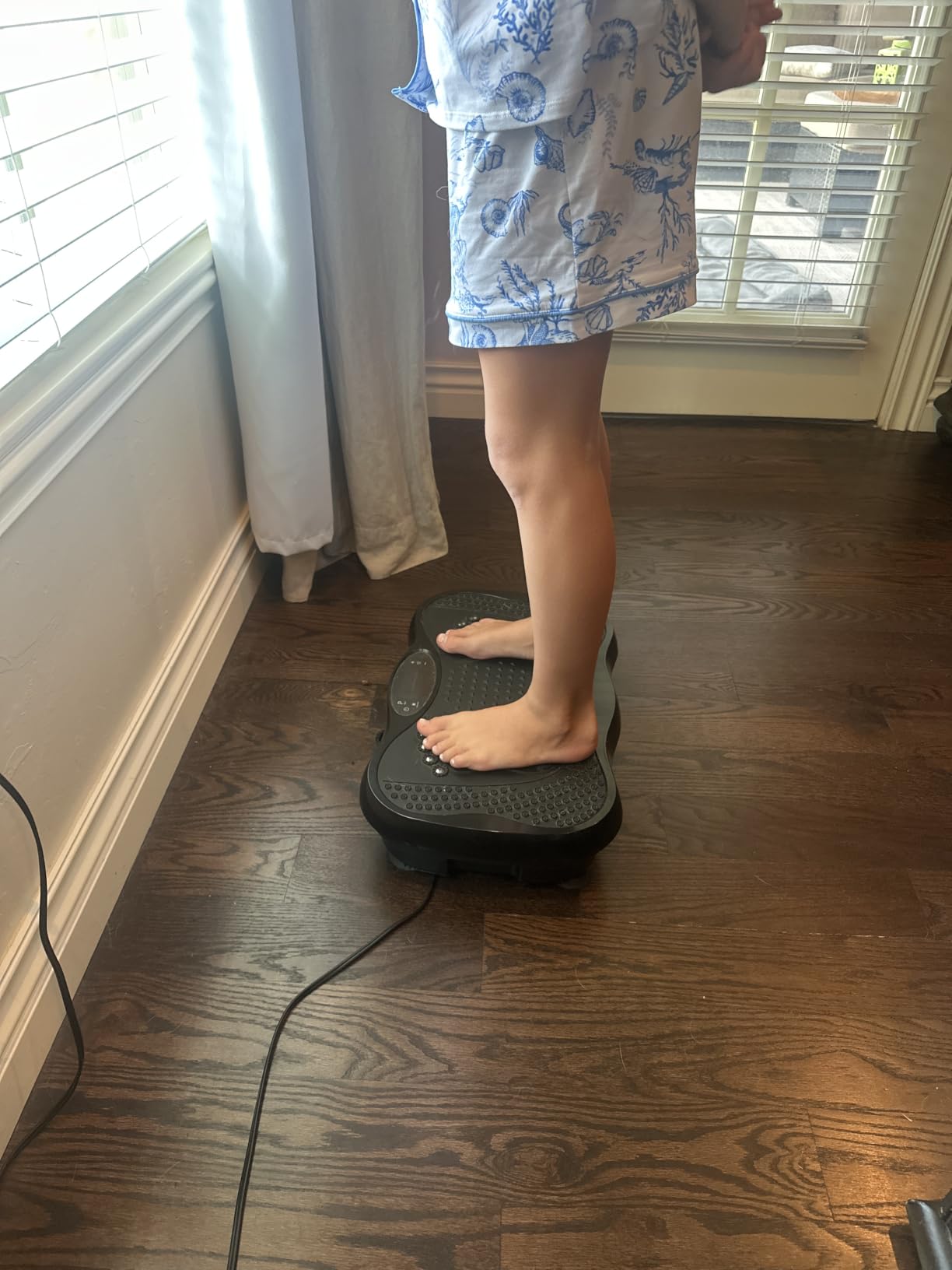 Vibration Plate Exercise Machine, 130 Levels Full Body Workout Vibrating Plate for Lymphatic Drainage Weight Loss, 450 Lbs Capacity Shake Platform with Bluetooth for Women Men customer photo 1