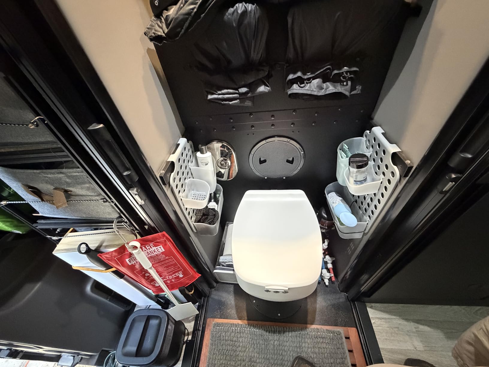 R1808 Fixed RV Dry Flush Toilet, Waterless Rechargeable, White customer photo 1