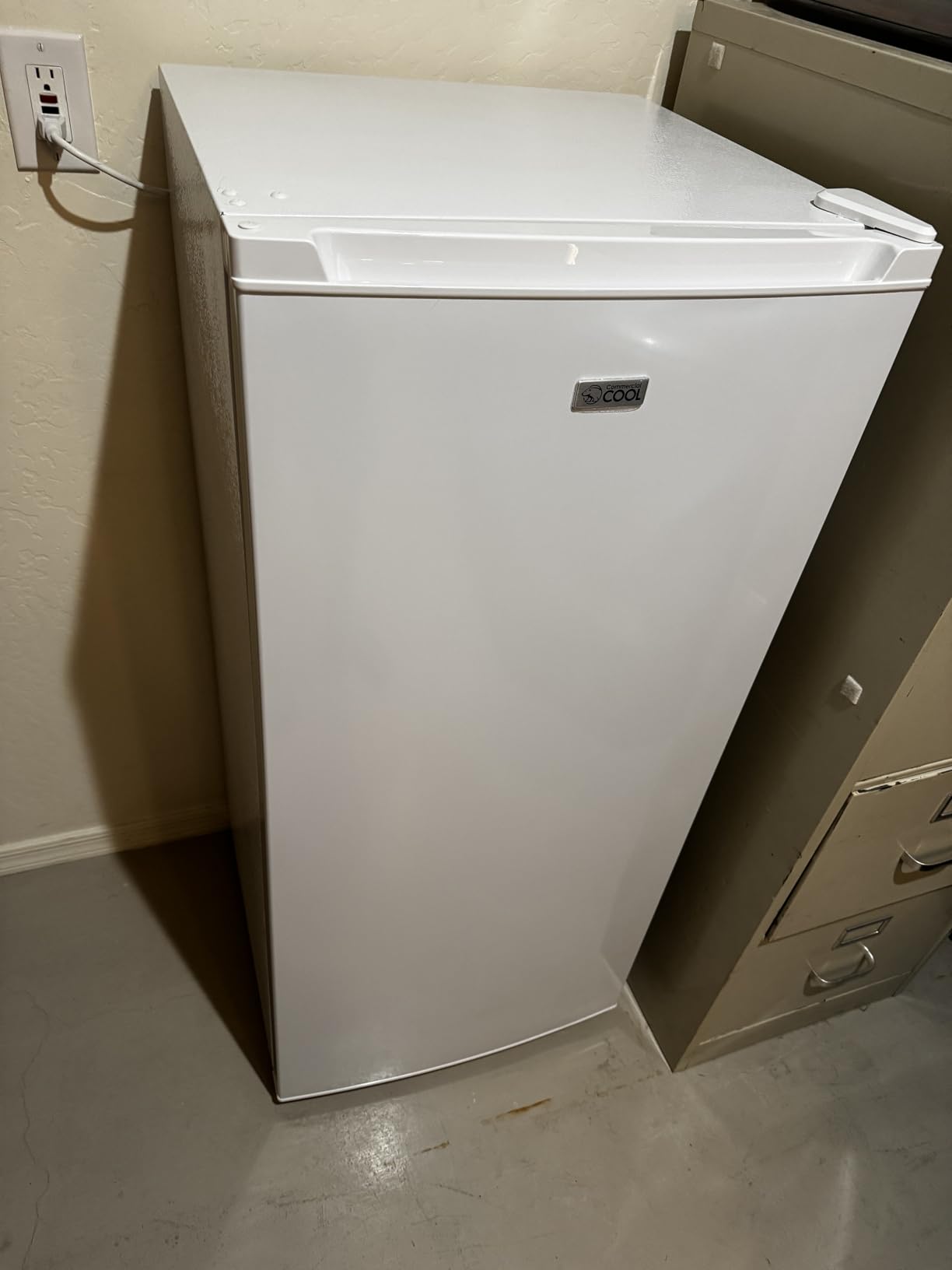 Commercial Cool 1.8 Cu. Ft. Compact Chest Freezer, Textured Finish, Deep Freezer for Frozen Food Storage, Removable Storage Basket, Mechanical Temperature Control, R600a Refrigerant, CCFW18, White customer photo 1