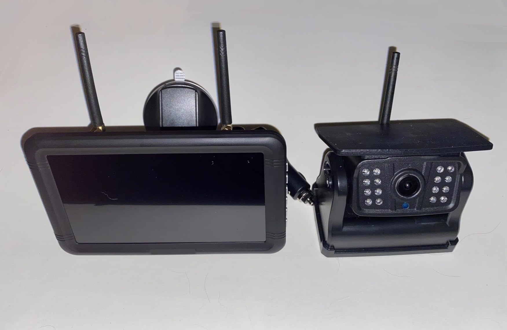 Wireless Solar Backup Camera for Trailer: Long-Range Signal Magnetic Backup Camera for Travel Trailer 7-Inch DVR Monitor 1080P HD Night Vision by Rohent - A70 customer photo 2