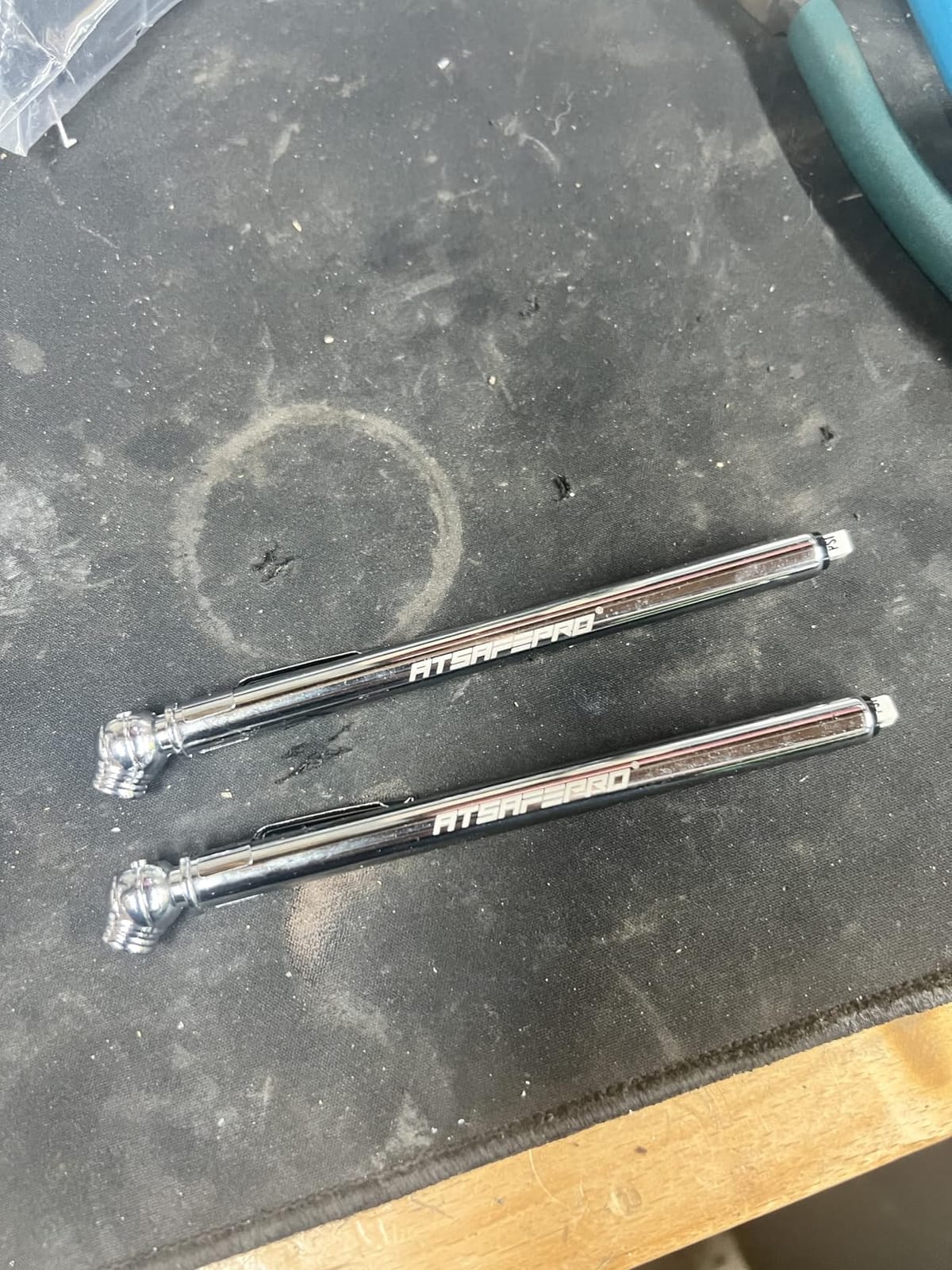Low Pressure Tire Gauge - 1-20 PSI, 2-Pack Pencil Tire Pressure Gauge with Stainless Steel Body and Metal Made Nozzle, for RO tank, Golf Carts, ATV, UTV & Lawn Mower, Battery-Free, Deflator Function customer photo 1