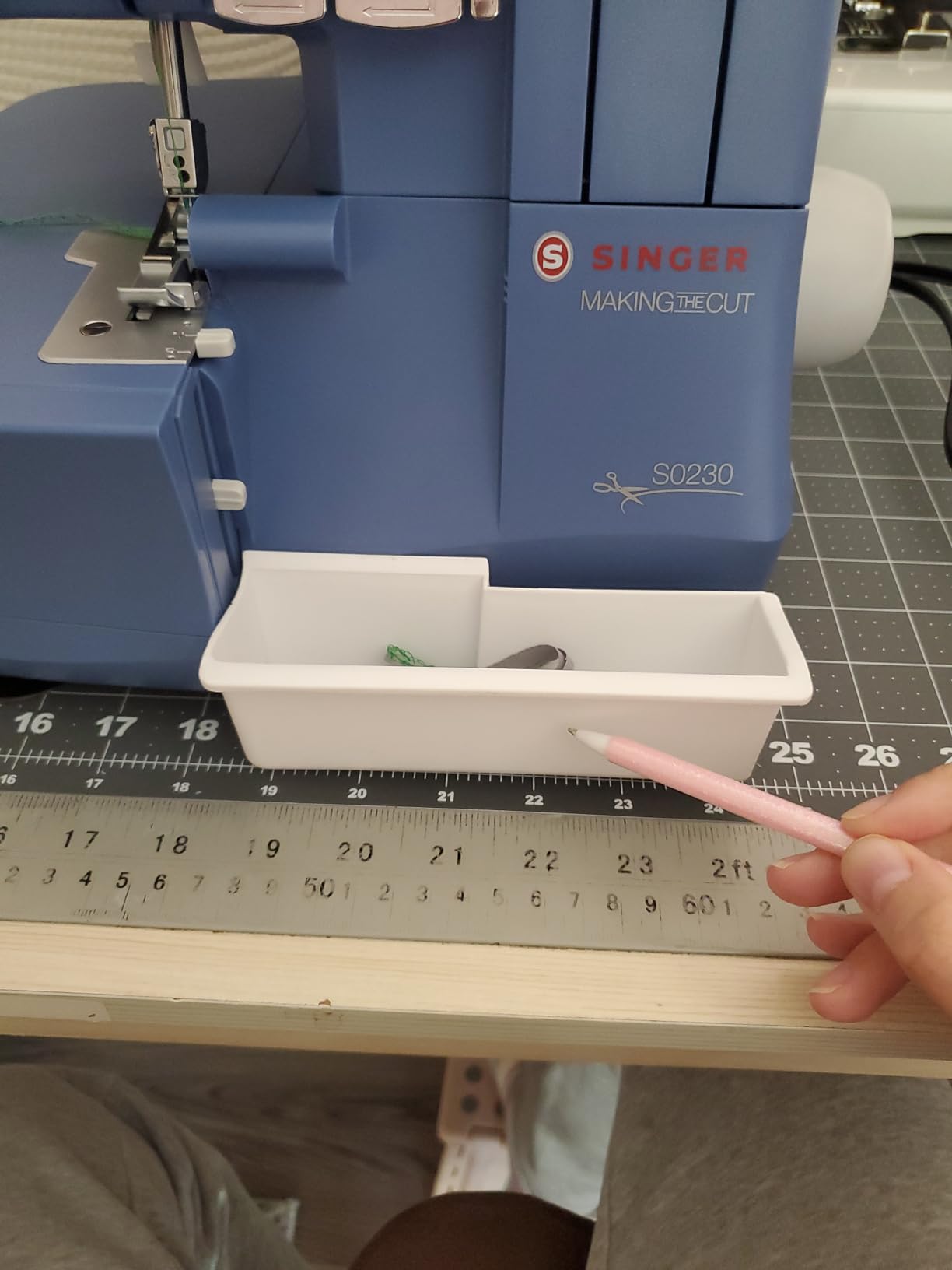 SINGER S0230 Navy Blue High Speed Overlock Serger, 2-3-4 Thread Capability | Accessories, color coded threading, 1300 stitches/min, differential feed, professional seam finish, great for garment sewing customer photo 1