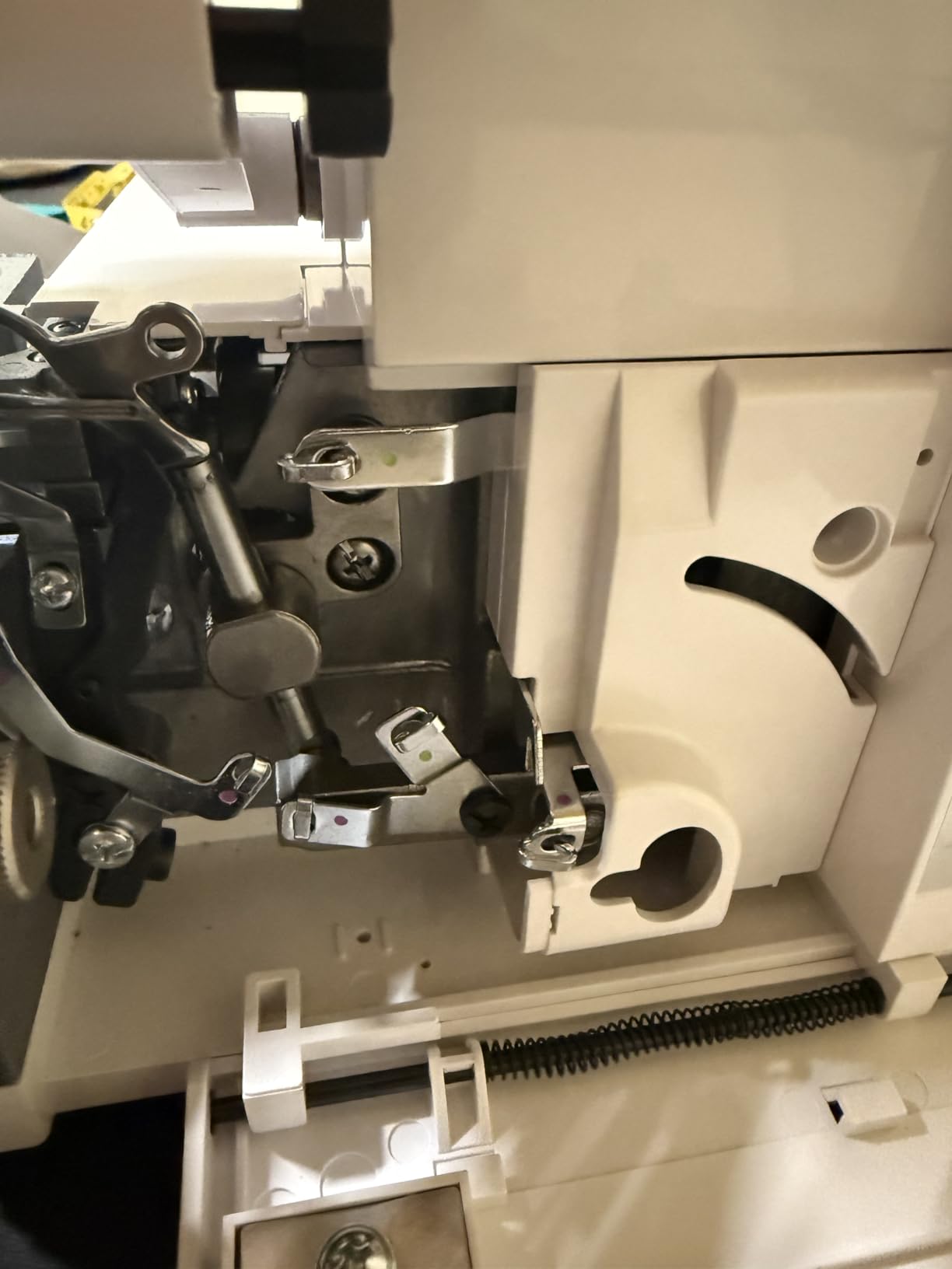 VEVOR Serger Overlock Sewing Machine 1250 SPM 2 3 4 Thread 0.7 2 Feed White | Home Tailoring And Small Business Finishing, Free Arm For Cuffs Hems, Built In LED Light, Easy Setup, Includes Needles Bobbin customer photo 1