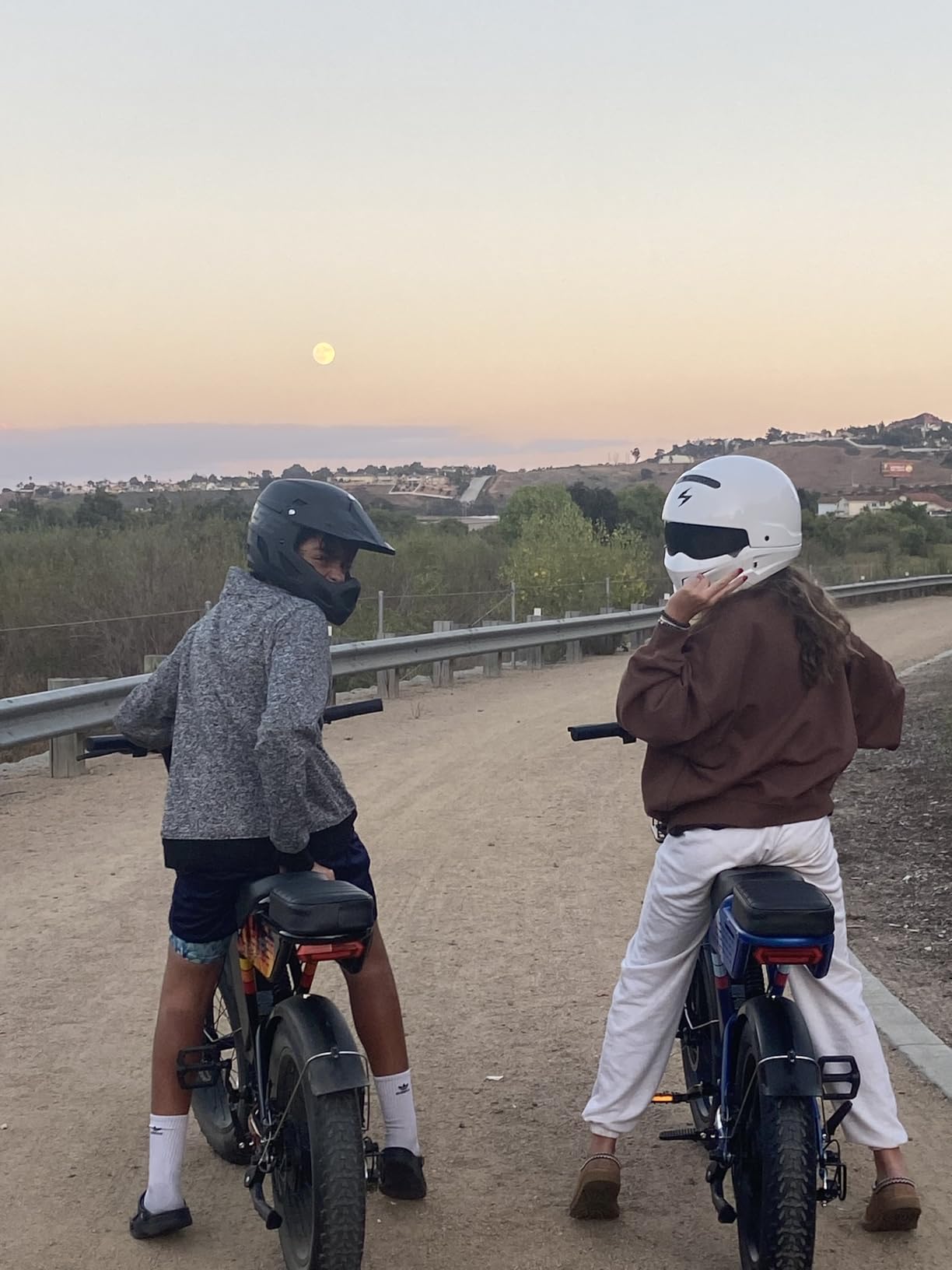 Jasion RetroVolt Electric Bike for Adults, 2000W Peak - 30MPH Electric Dirt Bike, 48V 13AH Battery, 70Miles Max Range Electric Motorcycle, 20'' X 4'' Fat Tire All-Terrain customer photo 2