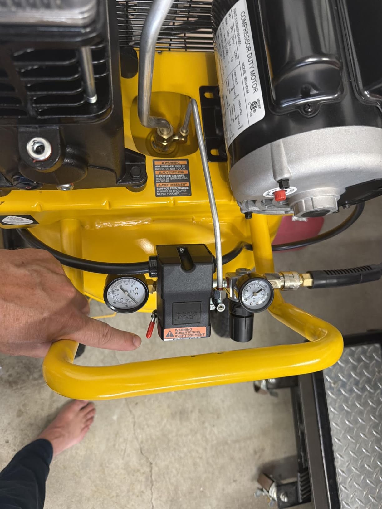DEWALT 30 Gallon Portable Air Compressor with Max 175 PSI Electric, Oil Lube, Vertical customer photo 1