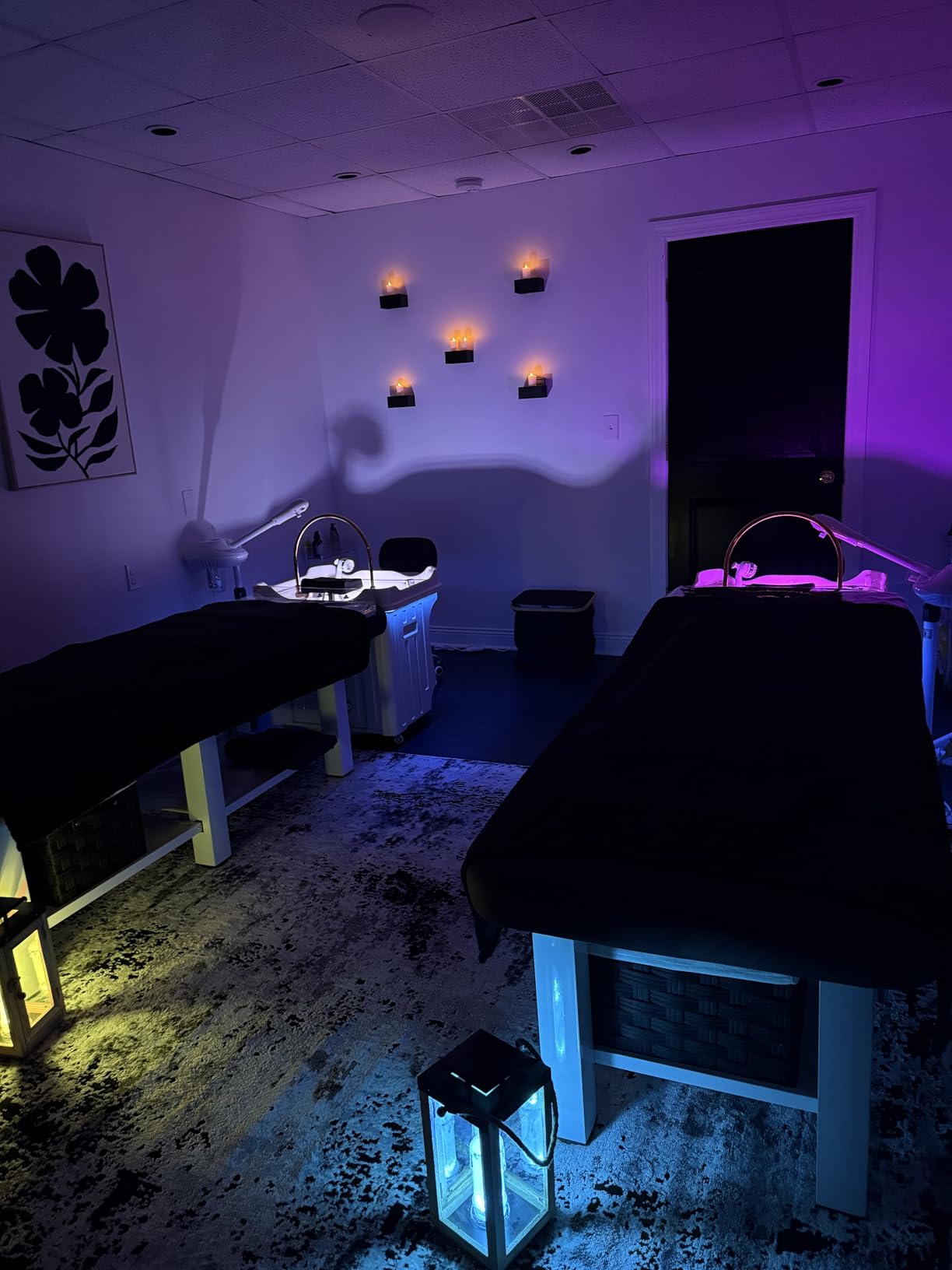 Stationary Foldable Massage Table - Treatment Table with Adjustable Backrest and Large Storage Space, Wide Massage Table with Metal Frame, Pu Leather for Beauty, Spa, Physiotherapy and So On (Black) customer photo 1