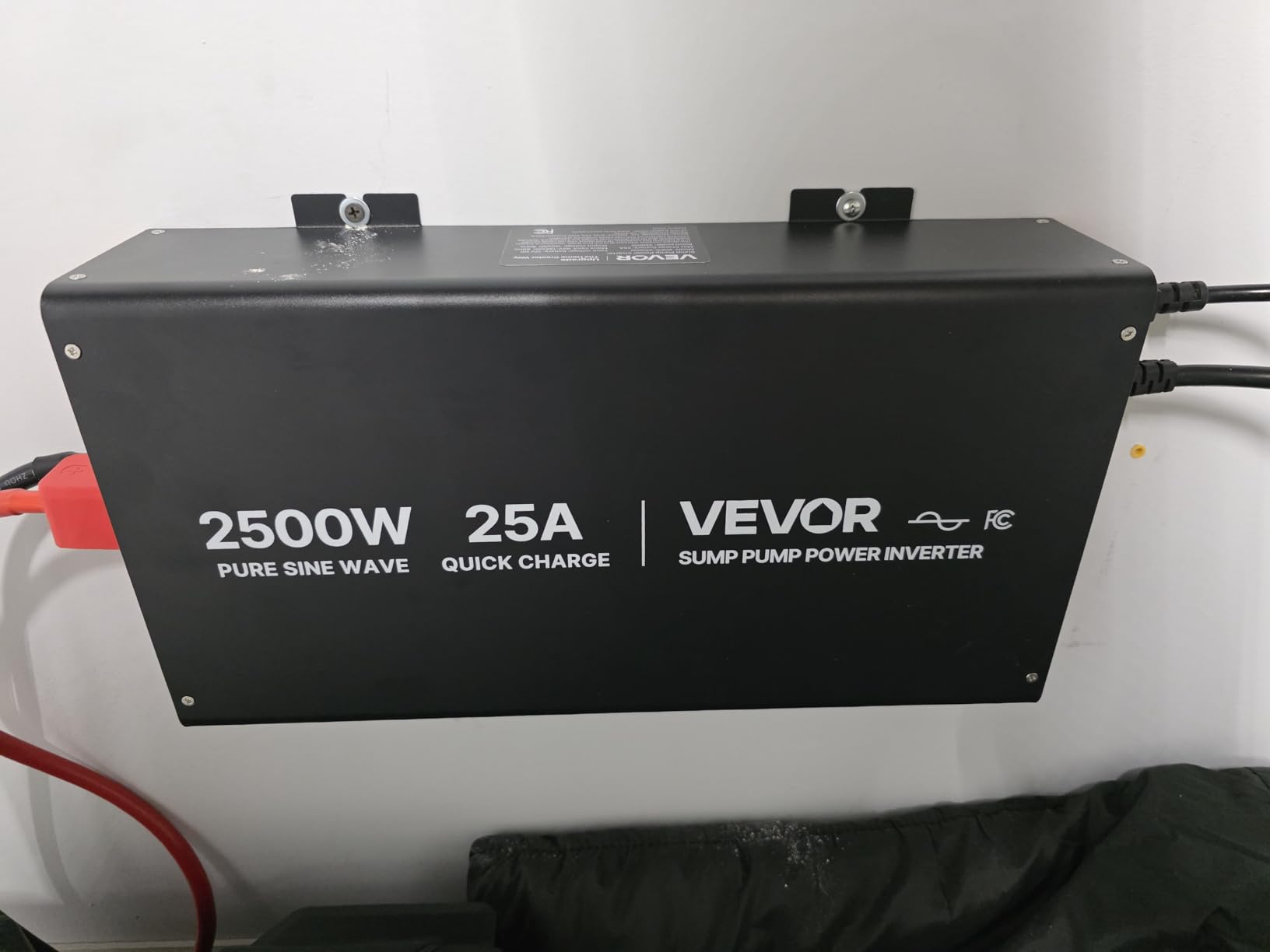 VEVOR 2500W Sump Pump Battery Backup System, LCD Display, Auto Switches to Battery Inverter Power for Sump Pump, Pure Sine Wave, for Basement Protection Emergency and Power Outage, Battery Not Include customer photo 1