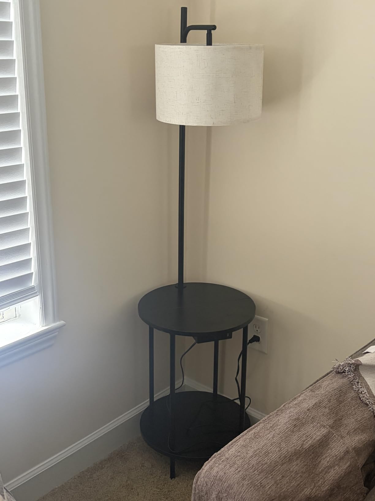 ONEWISH Floor Lamp with Table, USB/Type-C/AC Charging Ports, 9W LED Bulb, Round Table & Nightstand for Bedroom & Living Room (Black) customer photo 1