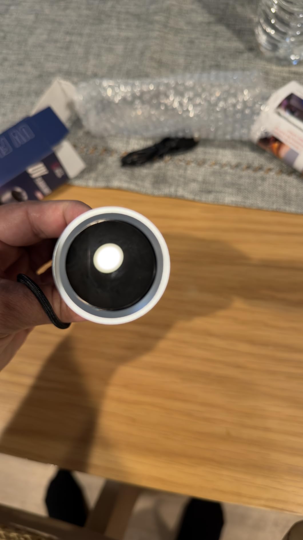 LET'S RESIN 365nm UV Flashlight, 7 LEDs, USB-C Rechargeable, 3000 mAh | Portable 365 nm UV light with seven LEDs and a 3000 mAh battery supports resin curing, jewelry DIY and stain detection customer photo 1