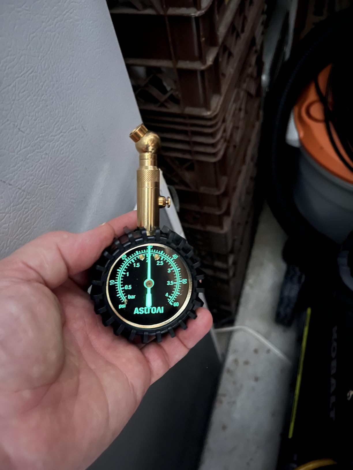 AstroAI A1 Tire Pressure Gauge Battery-Free for Cars, SUVs & Motorcycles customer photo 1