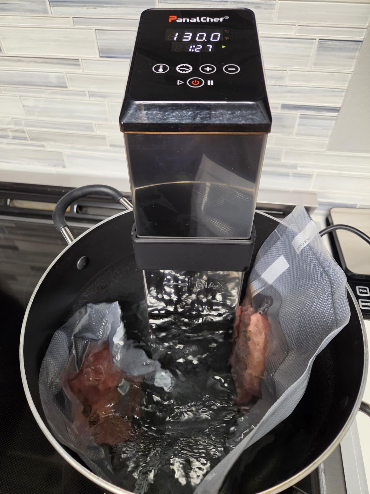 1600W Commercial Sous Vide Cooker, Immersion Circulator with One-Way Air Vent for Efficient Heat Dissipation, 360° Water Circulation, Precise Temp Control for Restaurant Home Use customer photo 1