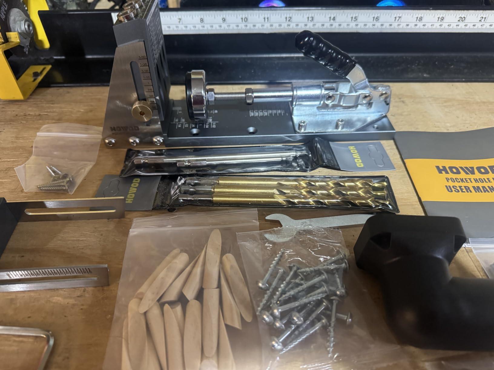 Pocket Hole Jig Kit, Professional Metal Pocket Screw Jig System | Detachable Vacuum Adapter, 3 Titanium-Coated Drill Bits & 11