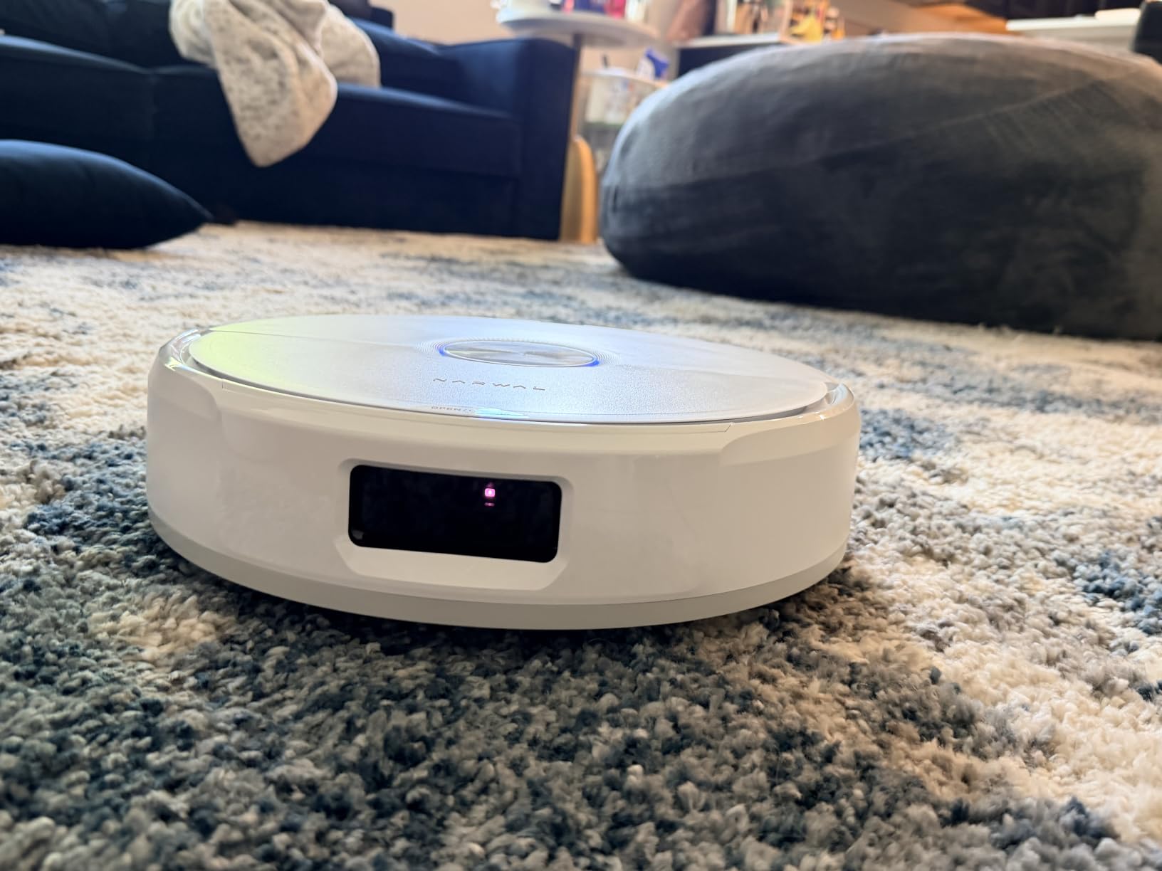 NARWAL Freo 20 Edge Robot Vacuum and Mop, 31,000Pa Suction, Self-Emptying | FlowWash Self-Cleaning Mop, 12N Pressurized Scrubbing, Zero-Tangling, Edge-to-Corner Cleaning, All-in-One Dock, White customer photo 1