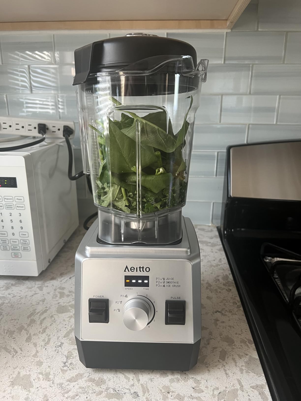 Aeitto Blenders for Kitchen with 68Oz. Large Capacity, 1800W Max Power Smoothie Blender, 3 Preset Programs & 7 Speeds, Professional Countertop Blender for Smoothies, Ice Crush, Generation 1 Silver customer photo 1