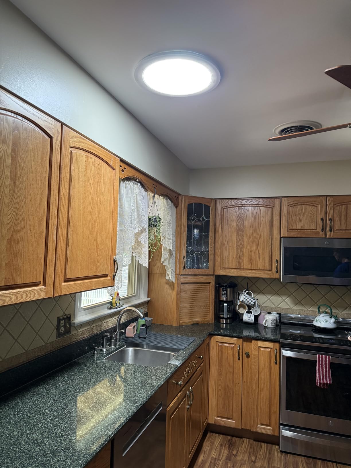 Solatube 290 DS 14-Inch Tubular Skylight Kit Kitchen Bedroom Living Room customer photo 1