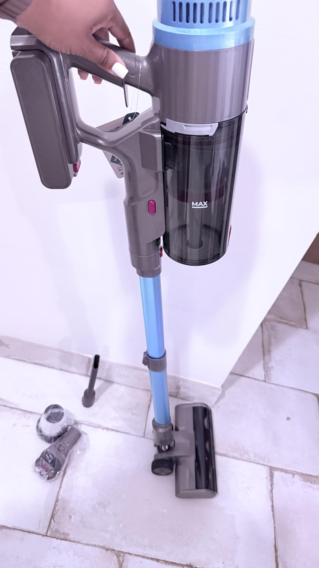 Cordless Vacuum Cleaner, 80Mins 650W/60KPA Self-Standing Vacuum Cleaners for Home, Stick Vacuum with Anti-Tangle Brush, LED Screen, Rechargeable Vacuum for Floor/Carpet/Pet Hair customer photo 1