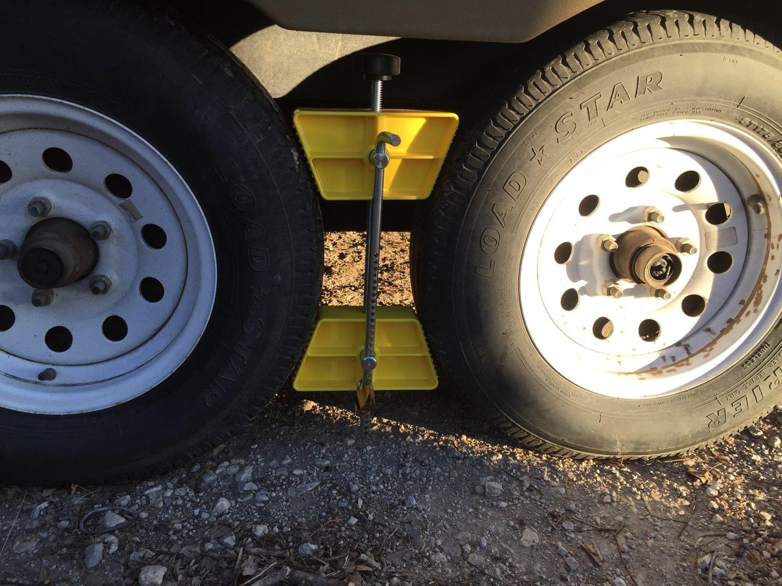 Camco RV Wheel Chock Stabilizer w/Padlock - Stabilizes Your Trailer or Camper by Securing Tandem Tires to Prevent Movement While Parked - Compatible w/ 26