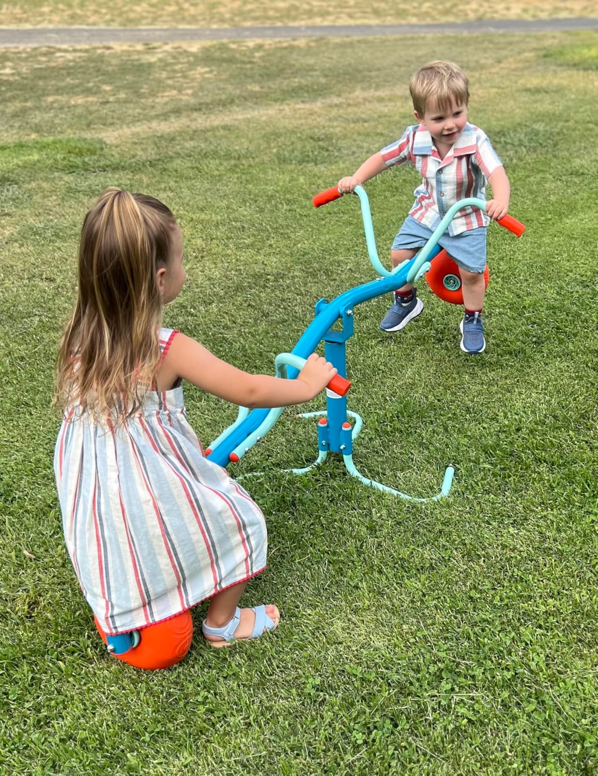 TP Toys Spiro Spin Teeter Totter - Bounces and Spins 360 Degrees, Blue/Green customer photo 1