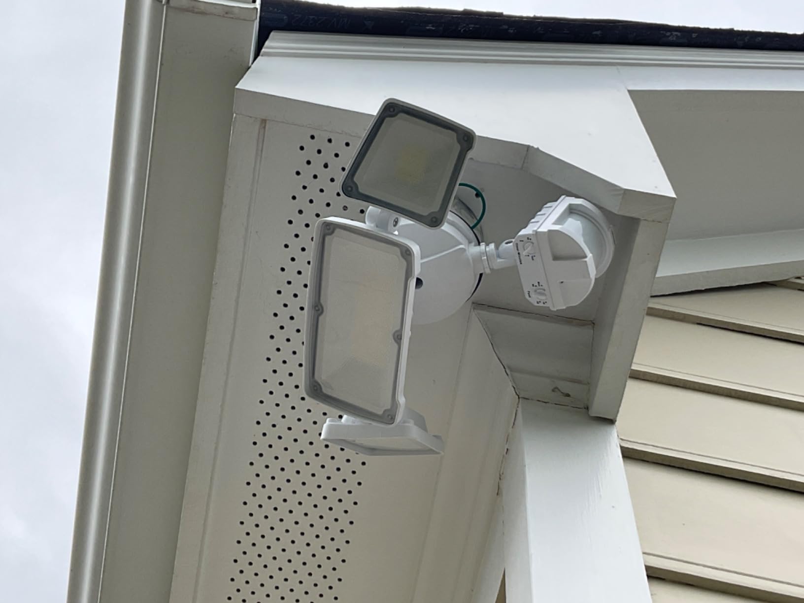 LEPOWER LED Security Light Motion Sensor Outdoor Lights, Easy to Install customer photo 2