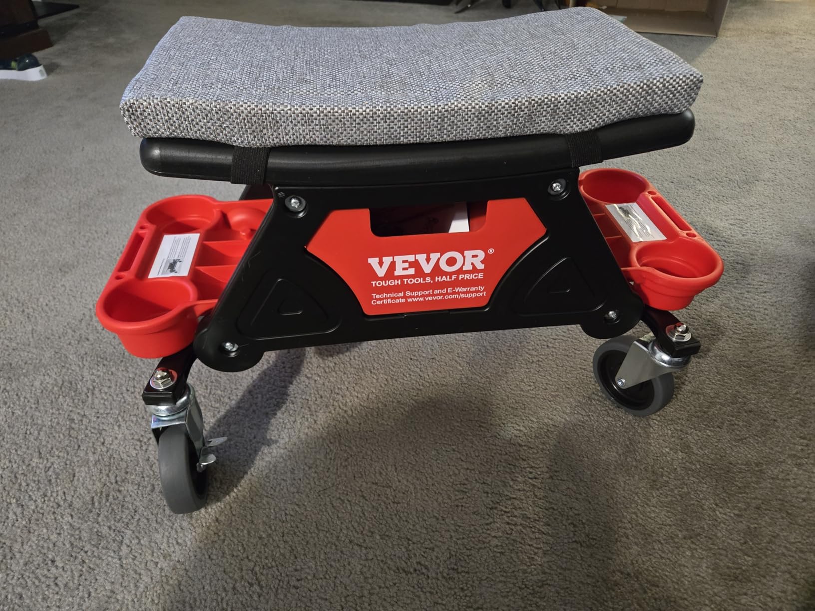 VEVOR Mechanic Stool 300 LBS Capacity Garage Stool Gift for Men, Heavy Duty Rolling Mechanics Seat, with Three Slide Out Tool Trays and Drawer, Tools for Automotive Auto Repair customer photo 1