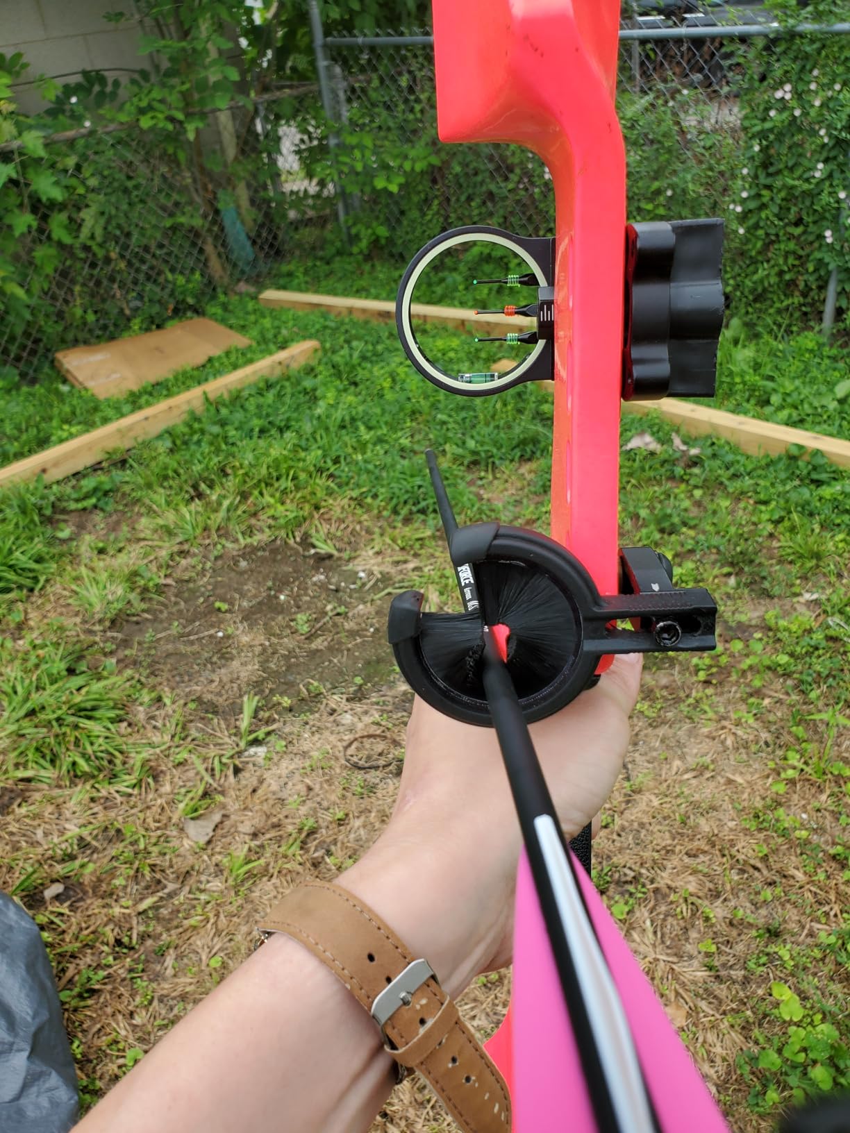 THREE ARCHERS Archery Arrow Rest Brush Capture Arrow Rest for Compound & Recurve Bow Hunting Whisker Arrows Stand Targeting & Hunting Accessories customer photo 2