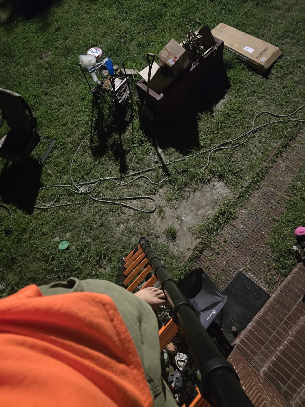 SINMEIRUN Telescoping Ladder, 16.5 FT Pro, 330 lbs Capacity; Orange customer photo 2