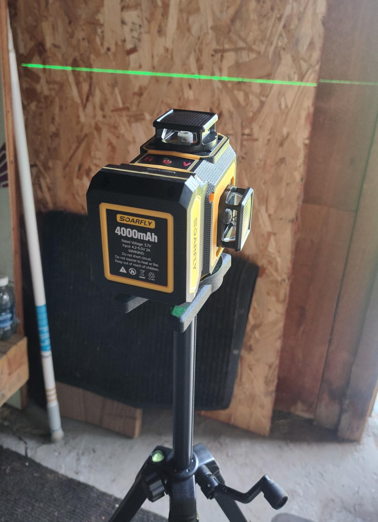SOARFLY Laser Level with Tripod, 4x360° Self-Leveling Green Beam 4D Laser Level, Dual 4000mAh Lithium Batteries, Laser Level kit for Tile Installation, Framing, Picture Hanging & Home Renovation customer photo 1